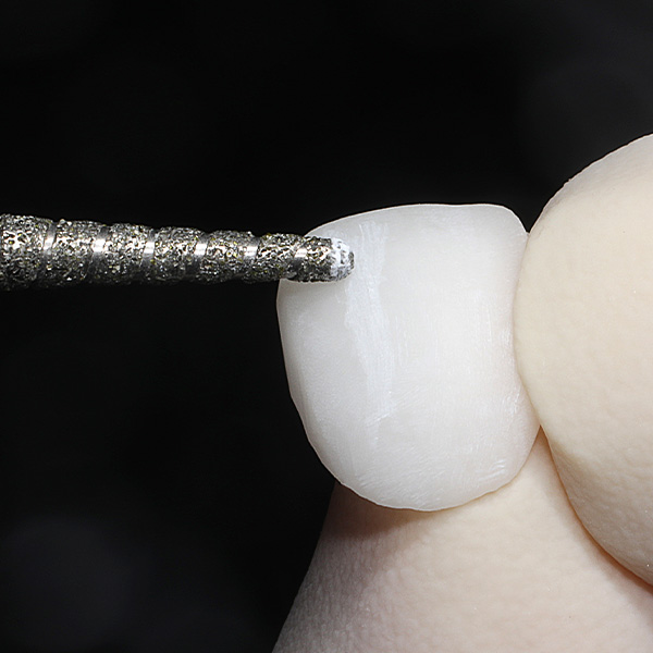 Fa&ccedil;onnage de la texture et de la morphologie avec le diamant rotatif.