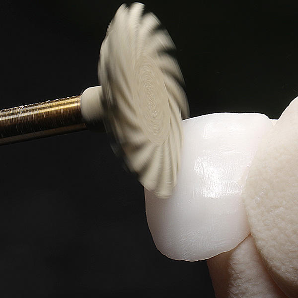 Una semplice lucidatura a specchio &egrave; stata sufficiente per terminare il restauro definito.