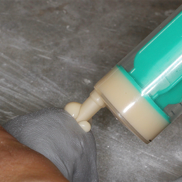 Le polym&egrave;re &agrave; froid VITA VM CC de la couleur de la dent a pu &ecirc;tre inject&eacute;.